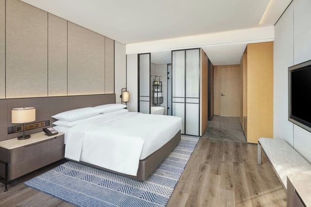 Deluxe Room, 1 King Bed