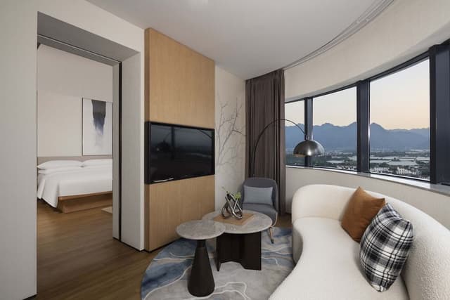 Suite, 1 King Bed