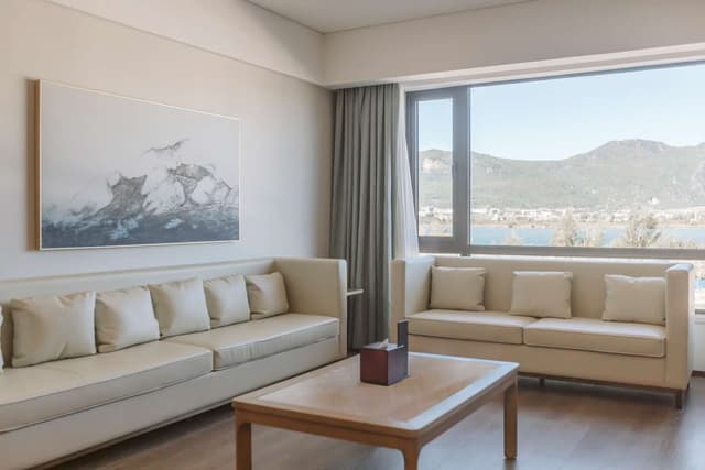 KING ONE BEDROOM DUPLEX SUITE