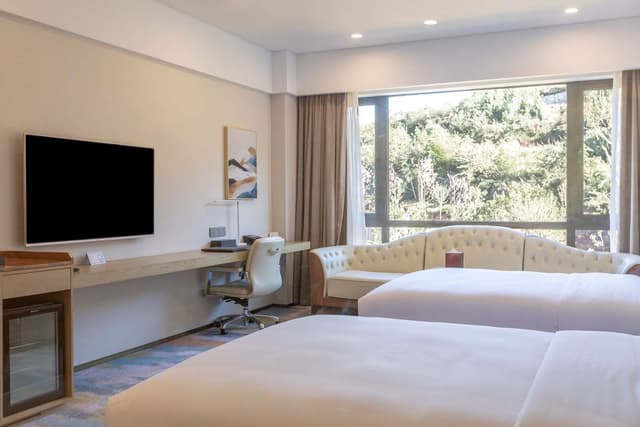 TWIN DELUXE ROOM