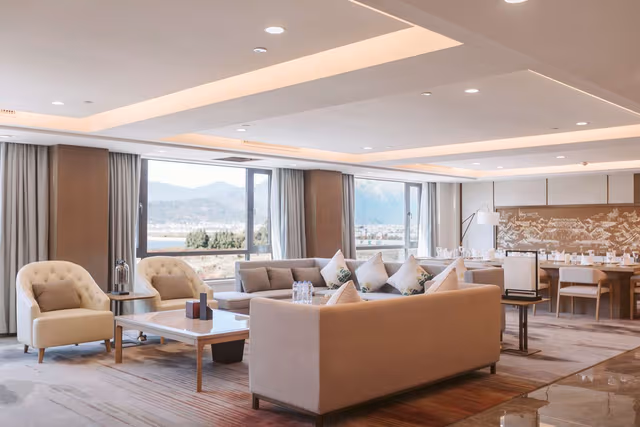KING ONE BEDROOM DELUXE SUITE
