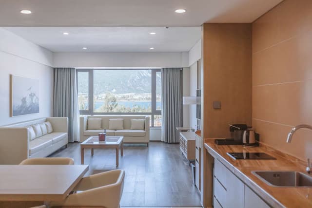 KING ONE BEDROOM DELUXE SUITE