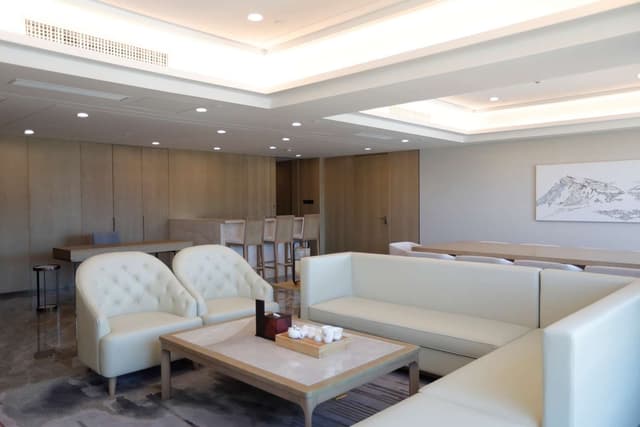 KING ONE BEDROOM DELUXE SUITE