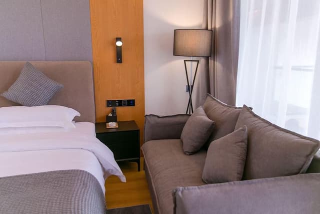 Room with Queen Bed