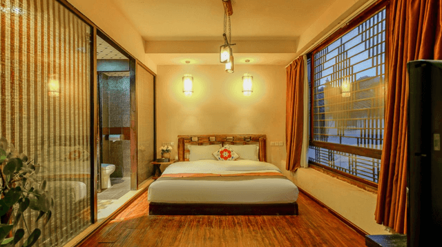Courtyard King Room