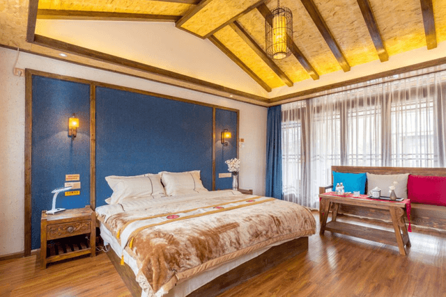 Deluxe Room Queen