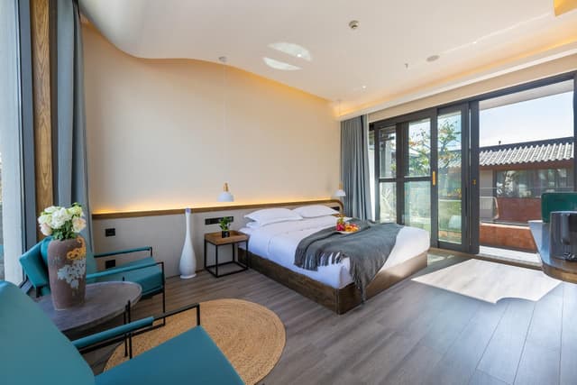 Queen Room with View