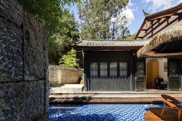 Deluxe Suite, Private Bathroom, Courtyard View
