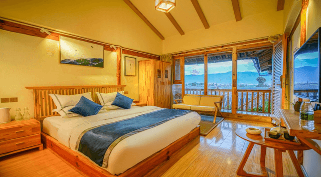 Mountain View Queen Room