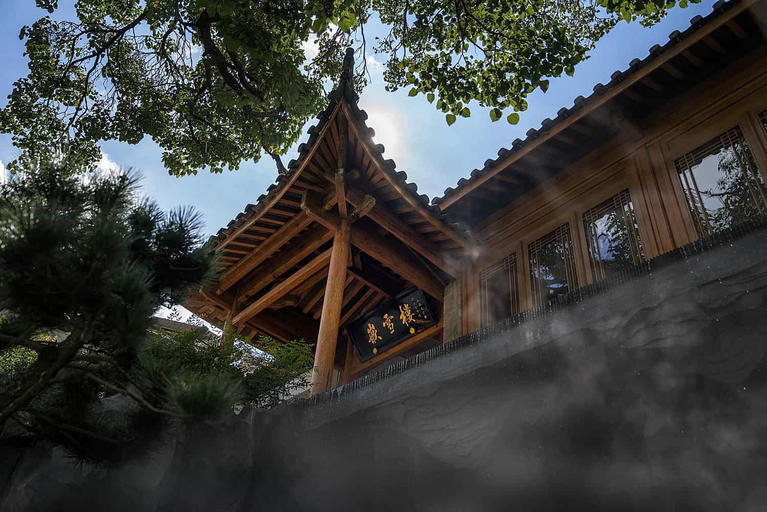 Lijiang Nanman Qianxuelou Hotel