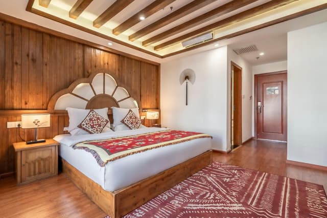 Room with Queen Bed
