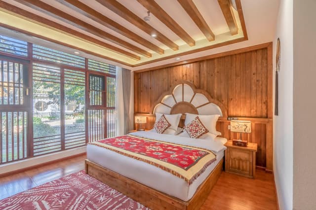 Room with Queen Bed