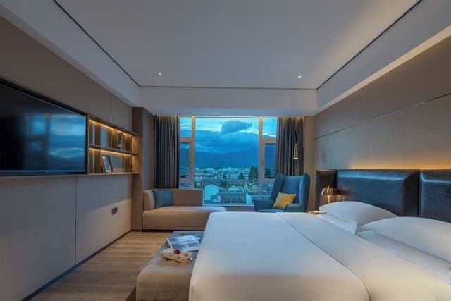 Comfort Suite, City View