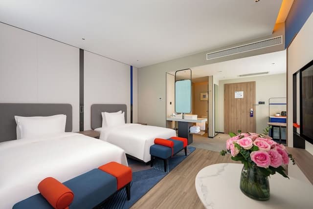 Standard Room, 2 Double Beds (High Floor)