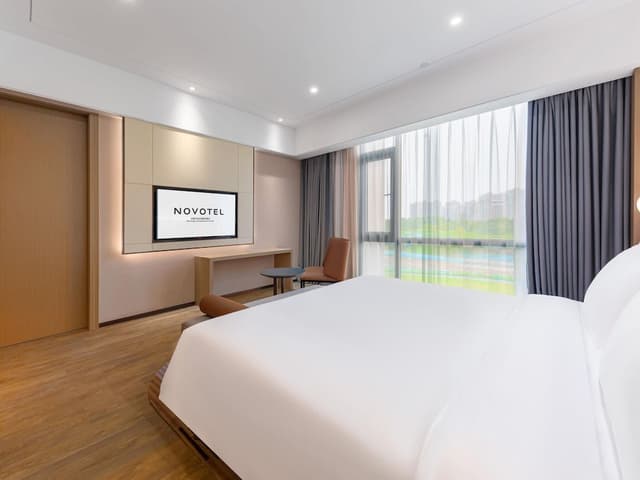 Deluxe Suite, 1 King Bed