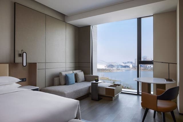 Premier Room, 2 Twin Beds, Lake View