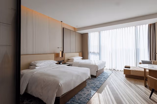 Premier Room, 2 Twin Beds, Lake View