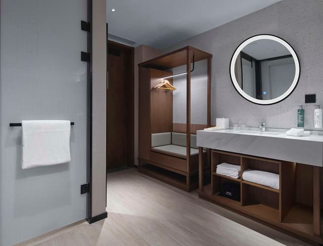 KING GUEST ROOM