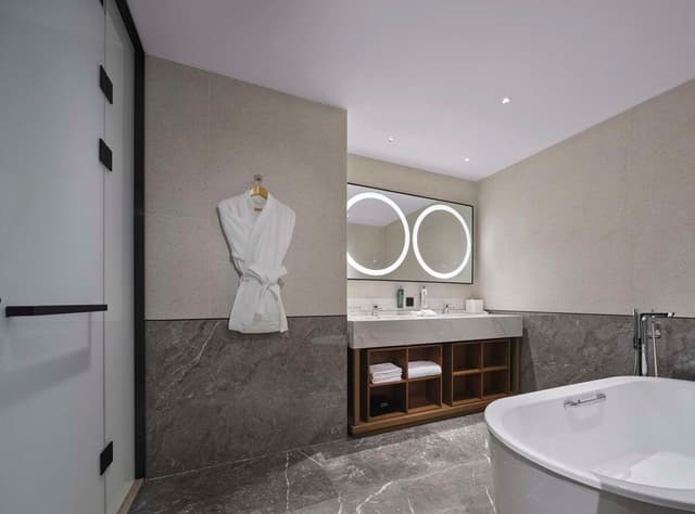 KING DELUXE SUITE