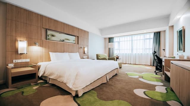 Standard Room, 1 King Bed, Garden View