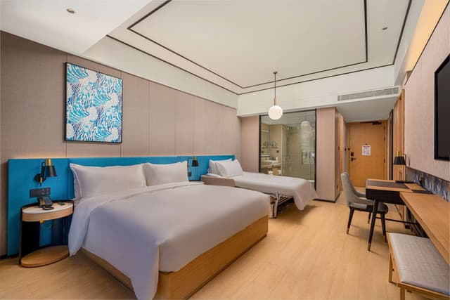 KING GUEST ROOM WITH SOFA BED
