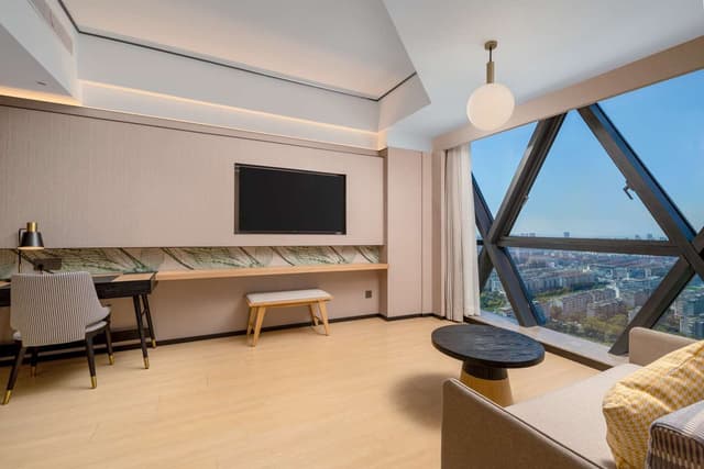 KING DELUXE SUITE