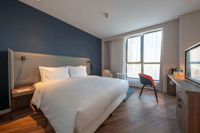 Standard Room, 1 King Bed