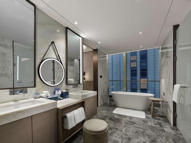 KING DELUXE SUITE