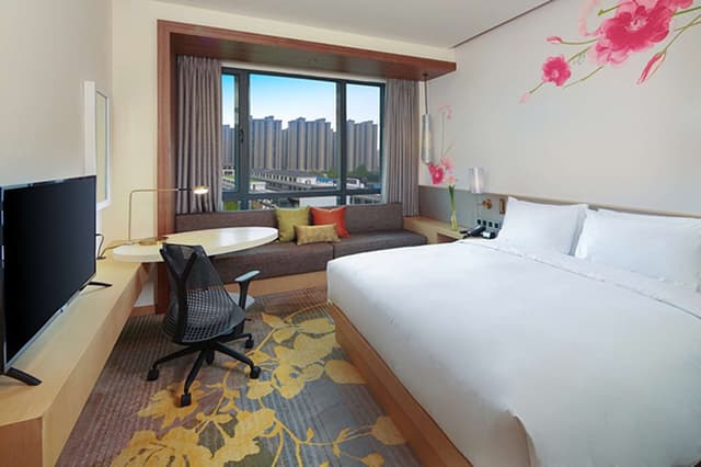 KING GUEST ROOM