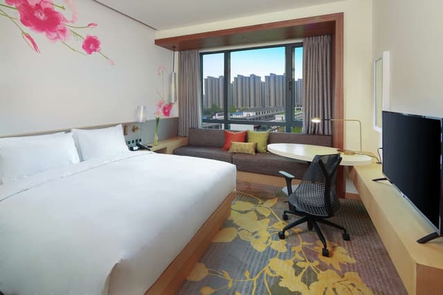 KING GUEST ROOM