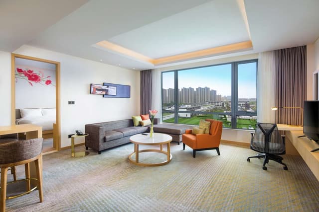 KING ONE BEDROOM DELUXE SUITE
