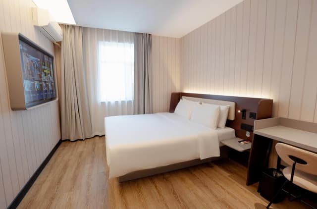 Huazhu - Room With Bed