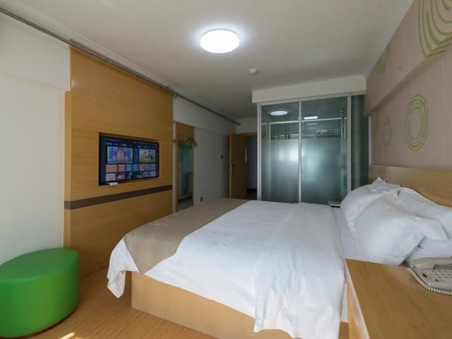Hotel Queen Room