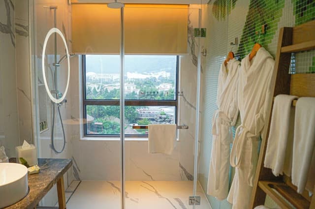 Suite, 1 King Bed, Mountain View (Living Area)