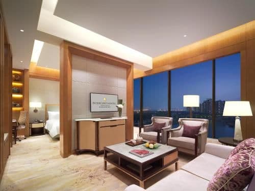 1 King Junior Suite Lake View