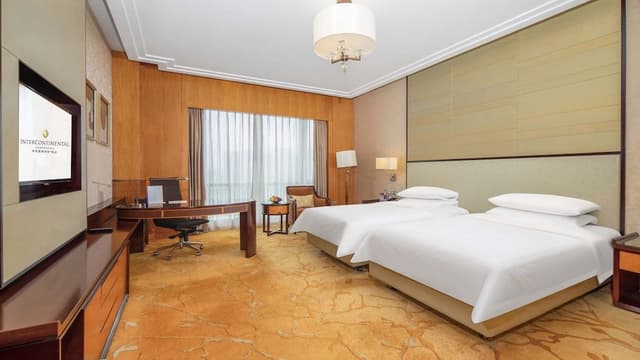 Classic Room, 2 Twin Beds, Club Lounge Access, Lake View