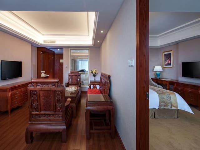 Deluxe Suite