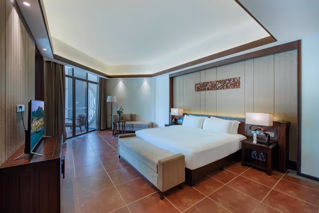 Lake View Suite
