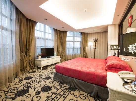 FY - Honeymoon 1 Bed Suite with 1 Living Room