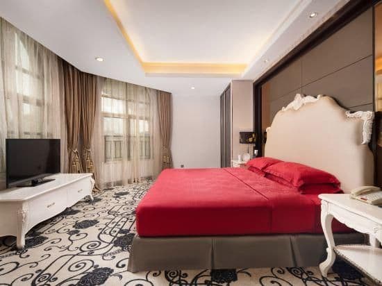 FY - Honeymoon 1 Bed Suite with 1 Living Room