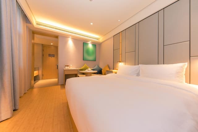 Huazhu - Room With Bed