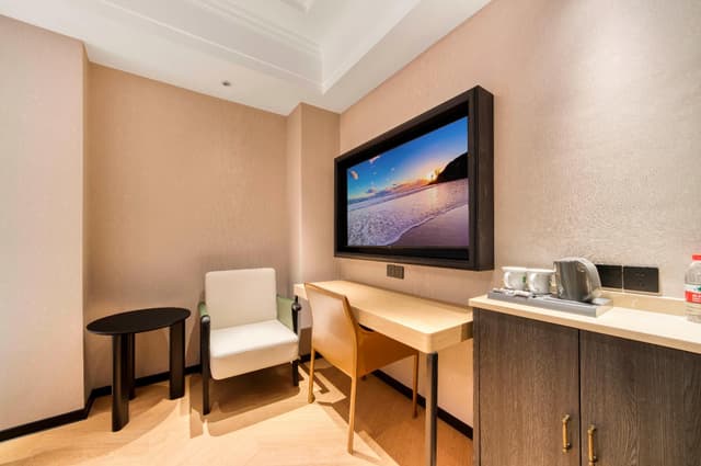 Huazhu - Room With Bed