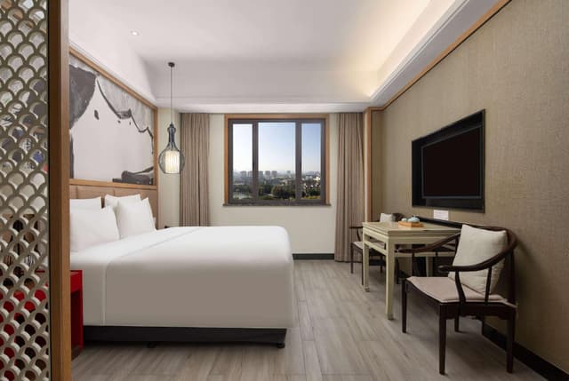 1 King Bed, Superior Room, Non-Smoking