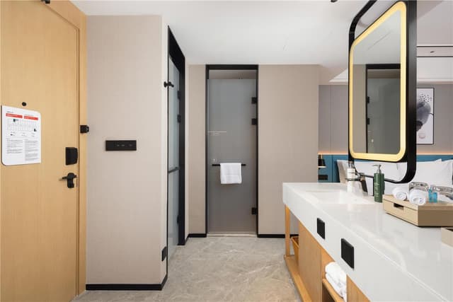 KING SUPERIOR ROOM