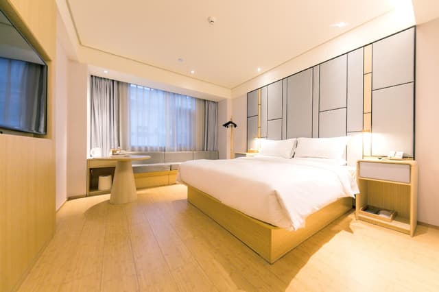 Huazhu - Destress Superior Bed Room