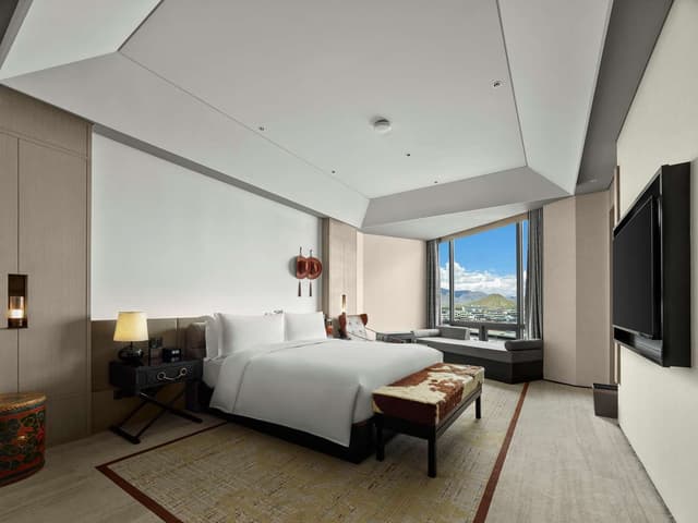 KING DELUXE SUITE