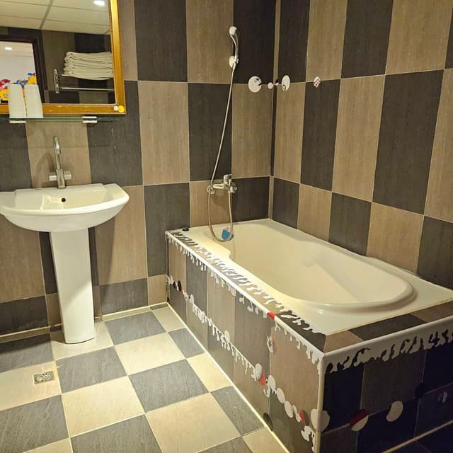 Deluxe Family Room for 6 People