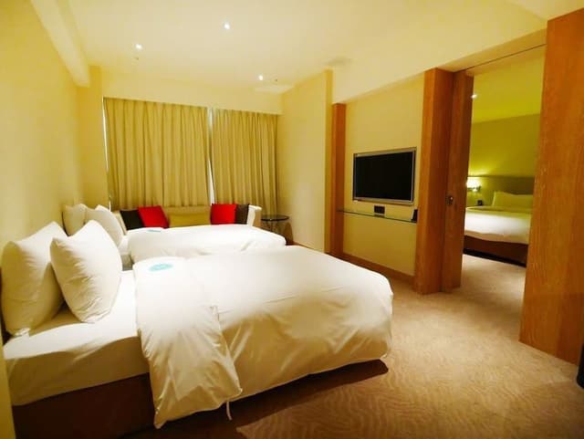 Deluxe Family Suite