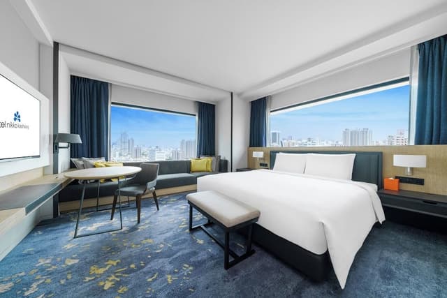 Deluxe Room, 1 King Bed, Corner