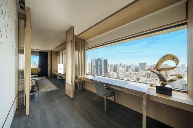 Premier Suite, 2 Twin Beds, Corner